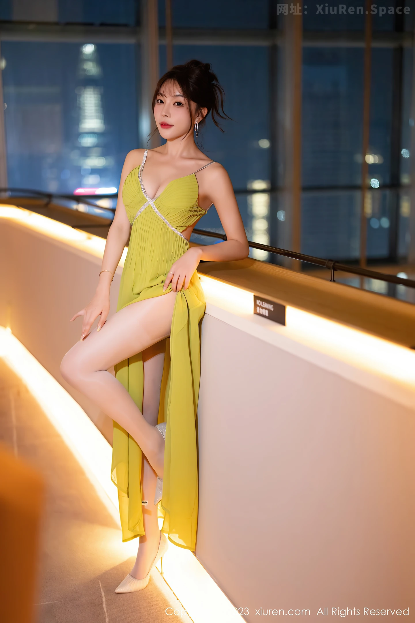 图片[4]-[XiuRen秀人网]VOL.7696 女神徐莉芝Booty性感连衣长裙+红色蕾丝情趣睡裙完美诱惑写真83P-秀人网官方网站